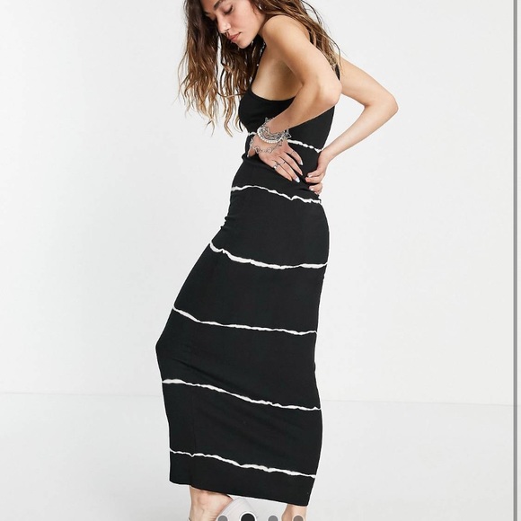 Weekday // Ribbed Midi Dress - Picture 4 of 4